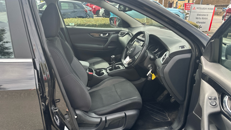 Nissan Qashqai 1.3 DiG-T Acenta Premium 5dr Petrol Hatchback